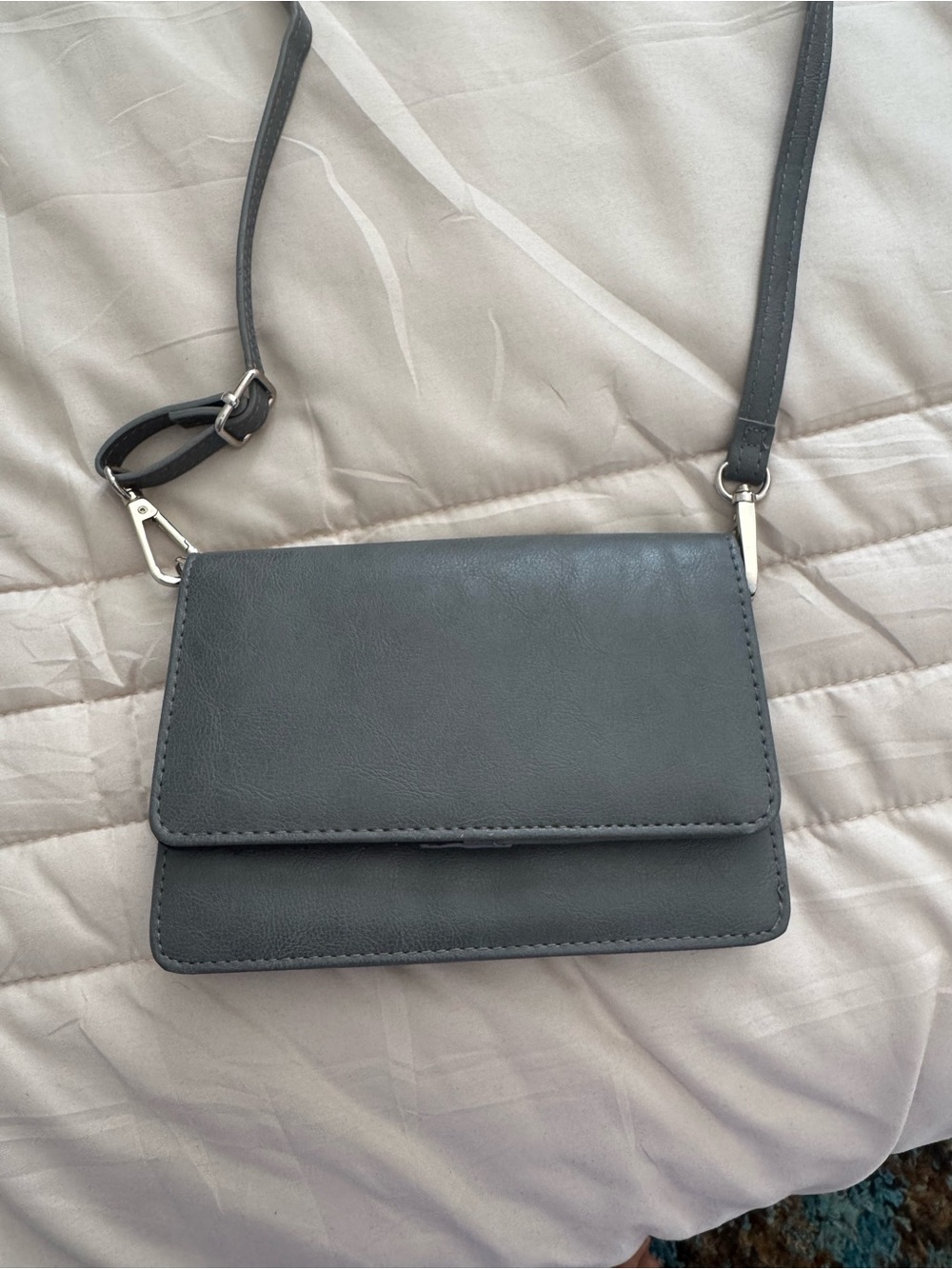 NWOT Women’s Gray Faux Leather Flap Crossbody Bag